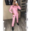 Рожевий спортивний костюм