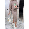 Ангоровий костюм коричневого кольору: широка кофта з горловиною та спідниця міді