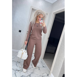 Жіночий костюм кльошний брючний відтінок мокко